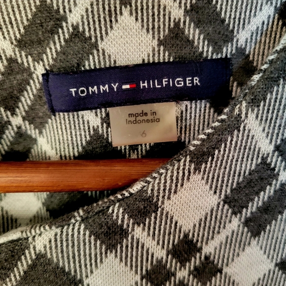 Tommy Hilfiger Gray & White Plaid Sweater Dress Size 6 - Picture 5 of 7